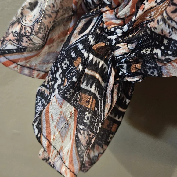 Worn once multi colored blouse - Picture 5 of 5